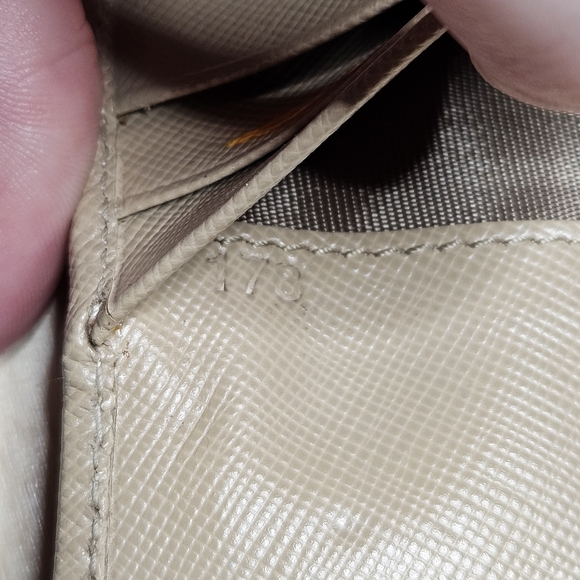 Buyers Appreciation Giveaway 🌻 Hand painted Prada - Picture 5 of 9